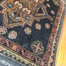 Load image into Gallery viewer, Hand knotted wool Rug 7278 size 72 x 78 cm