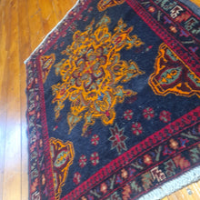 Load image into Gallery viewer, Hand knotted wool Rug 7861 78 x 61 cm