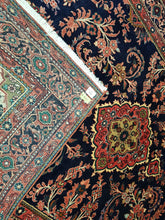 Load image into Gallery viewer, Hand knotted wool Rug 575  size 210 x 292 cm