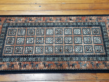 Load image into Gallery viewer, 100% wool  Kasghai  4301 500 size 67 x 130 cm Belgium