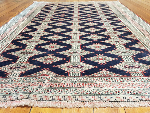 Hand knotted wool Rug 4061 size 165 x 123 cm Iran