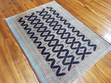 Load image into Gallery viewer, Hand knotted wool Rug 4061 size 165 x 123 cm Iran