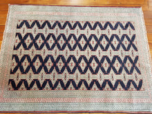 Load image into Gallery viewer, Hand knotted wool Rug 4061 size 165 x 123 cm