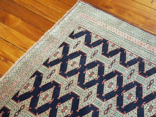 Load image into Gallery viewer, Hand knotted wool Rug 4061 size 165 x 123 cm